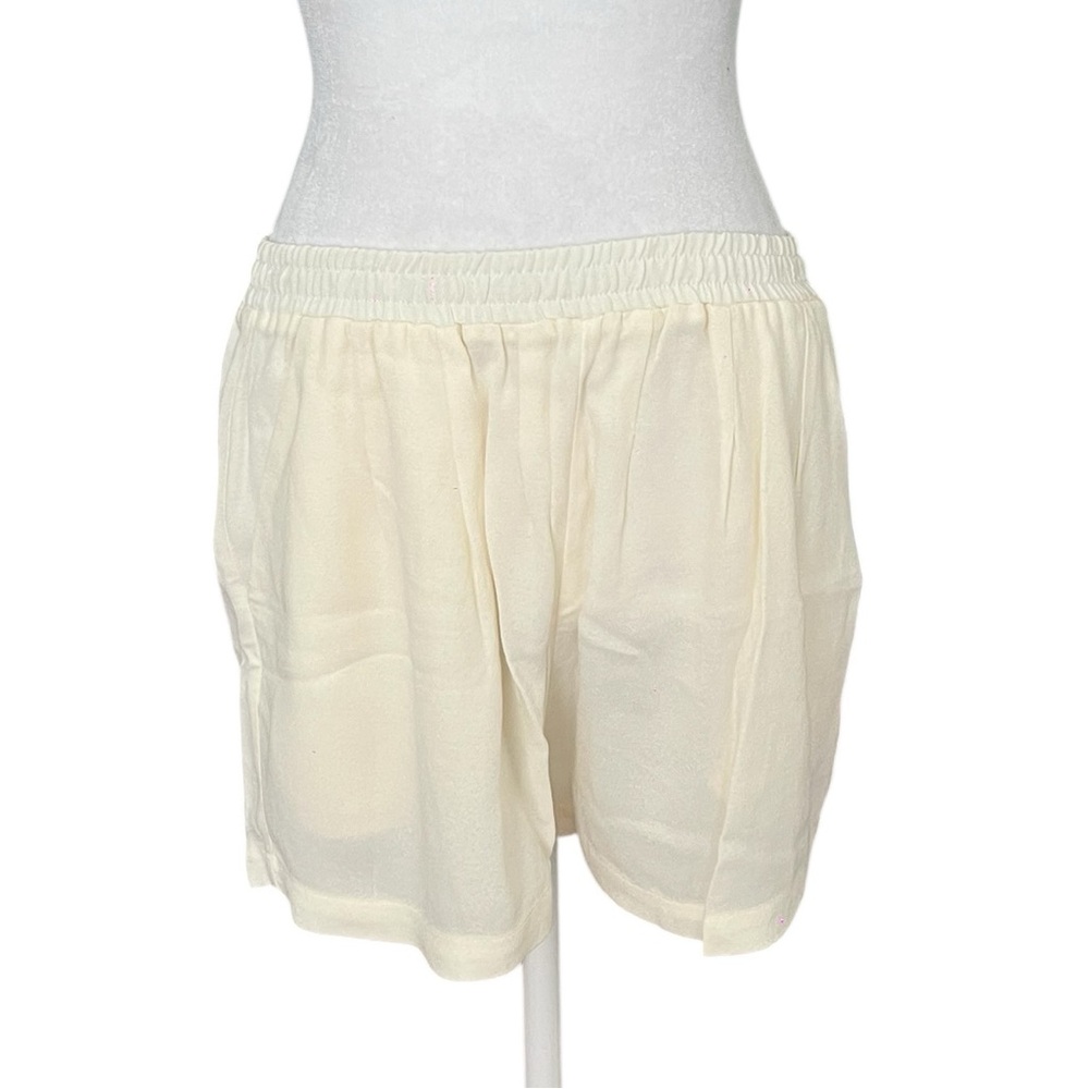 American Vintage ivory Pleated Flowy Shorts with Pockets